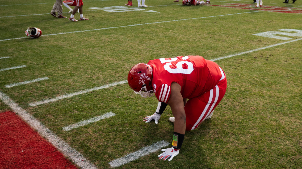 6-Foot-6 Tight End ‘Went Completely Purple’ In Routine Workout After Passing Physical