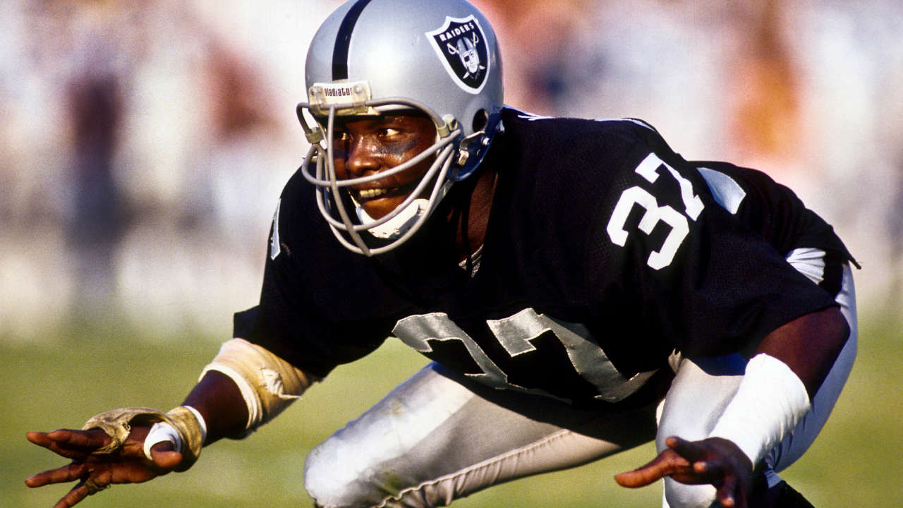 10 NFL Legends So Terrifying the League ‘Outlawed’ Their Moves