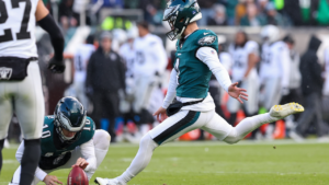 Fans Outraged As Elliott Gets $5M Guarantee Despite NFL’s Worst Long-Range Rate