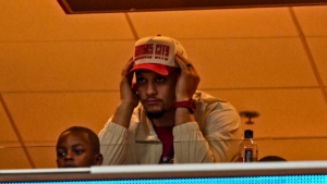 Chiefs’ Mahomes Breaks Silence After Kelce’s Career Decision