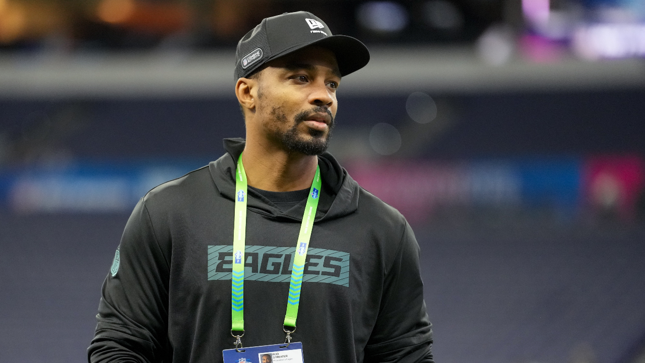 Eagles Pay Almost Nothing for 38-Year-Old 3-Time Pro Bowler