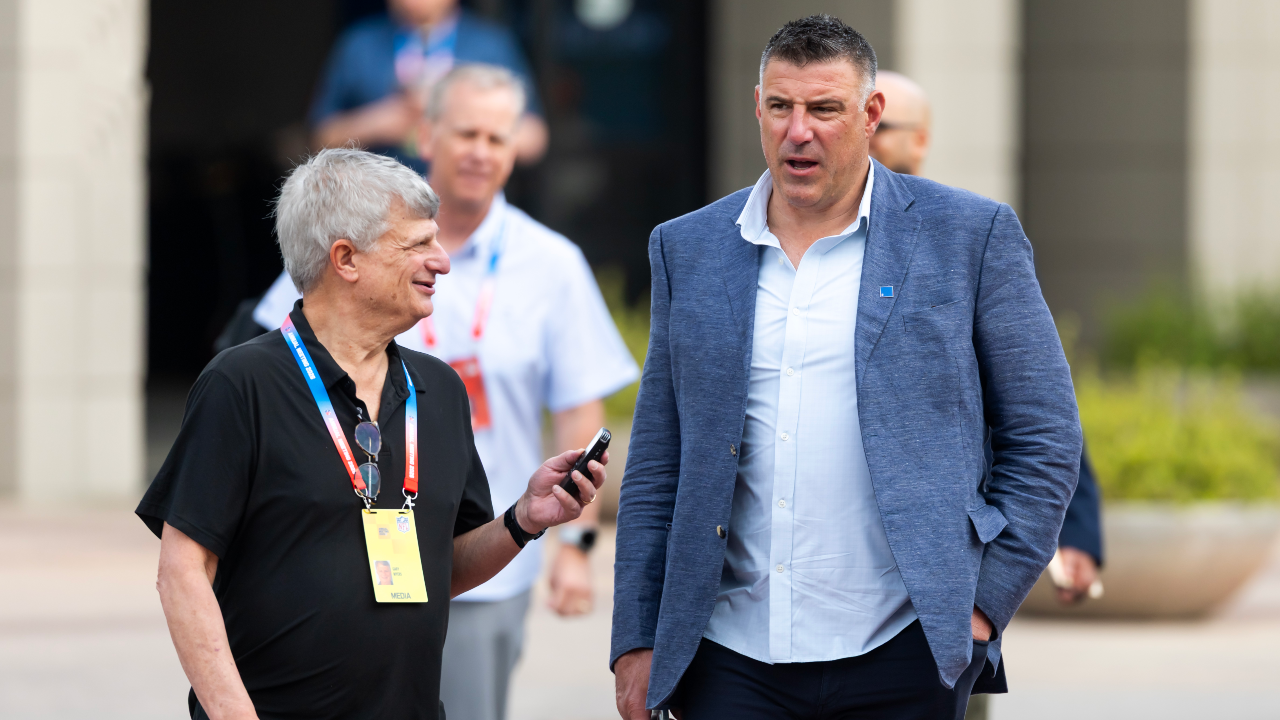 Patriots’ Vrabel Fumbles Again After Being ‘Caught’ With NFL’s Highest-Paid Female Reporter