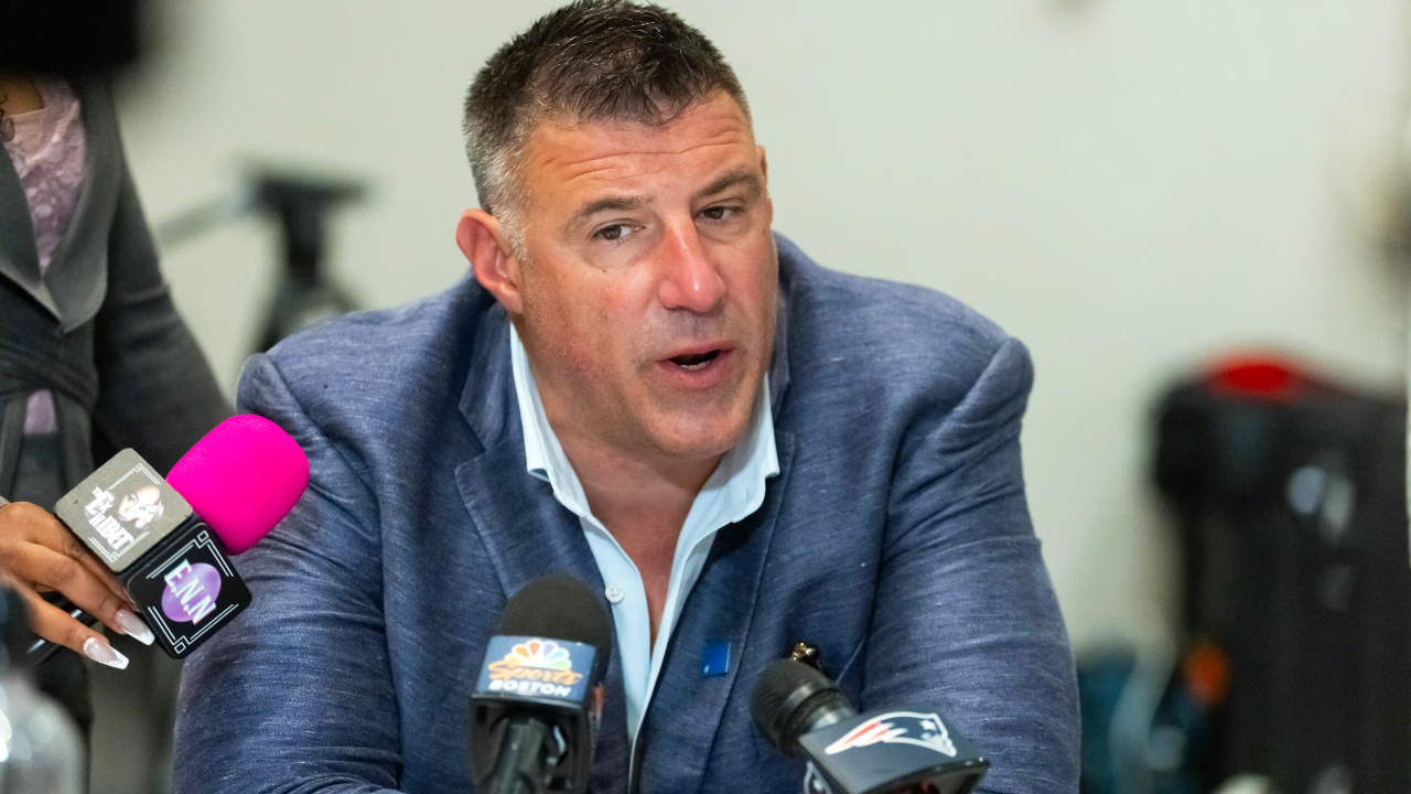 Patriots’ Coach of the Year Called Photos ‘Laughable’—Then His Reporter Resigned in 6 Days