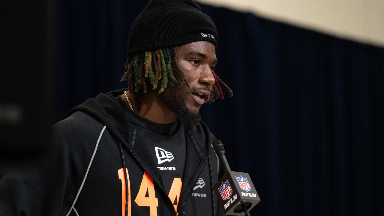 Moss Quits NFL In 4 Days After Dolphins Sign Him To Patch Gutted Offense