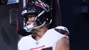 Seahawks Sign ‘Hard-Nosed’ Mackey Award Winner After 3 Teams Dumped Him