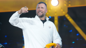 Steelers Gamble On ‘Performance Anxiety’ QB With Unsigned $15.5M Rodgers