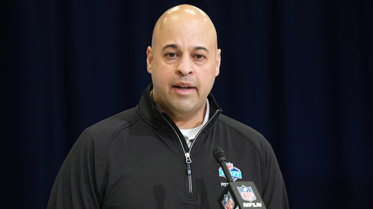 Steelers Pin Future on 42-Year-Old Rodgers as Khan’s ‘Khan Artist’ Image Fades
