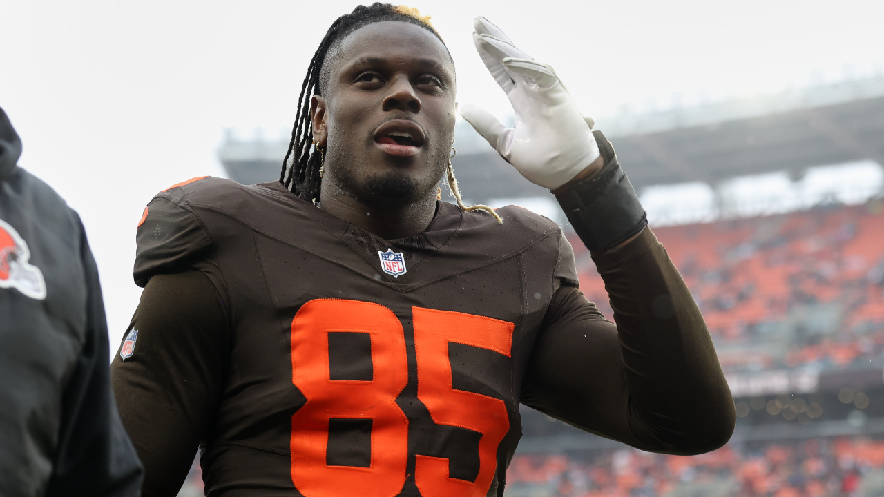Chargers Grab Njoku On $8M Prove-It Deal After Browns Replace 9-Year Veteran With Rookie