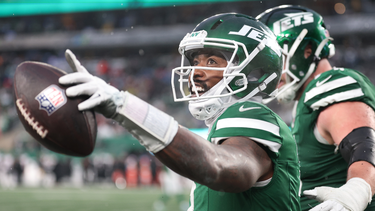 Jets Benched Their $40M Starter For 36-Year-Old Tyrod Taylor