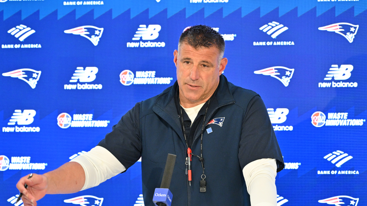 Patriots’ Super Bowl Coach Called Hot Tub Photos ‘Laughable’